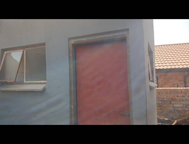 13 BEDROOM HOUSE FOR SALE IN TEMBISA